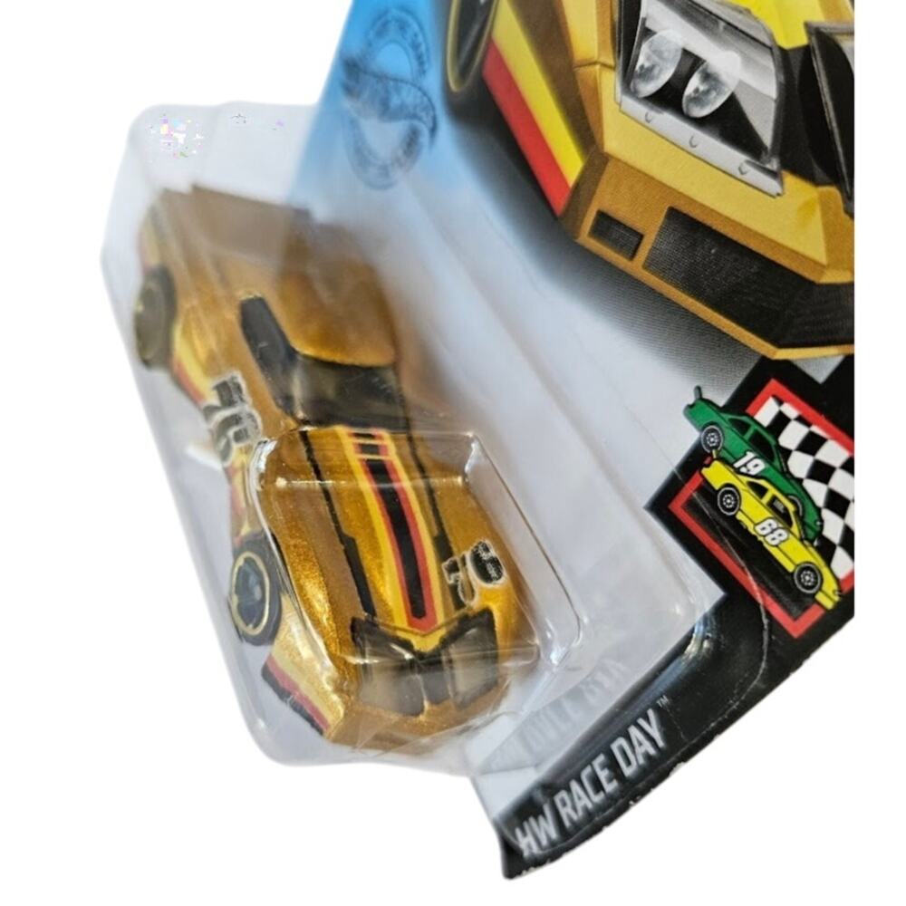 '76 Greenwood Corvette Hot Wheels Year 2017 #34/250, HW Race Day, Gold Die Cast - Picture 7 of 8